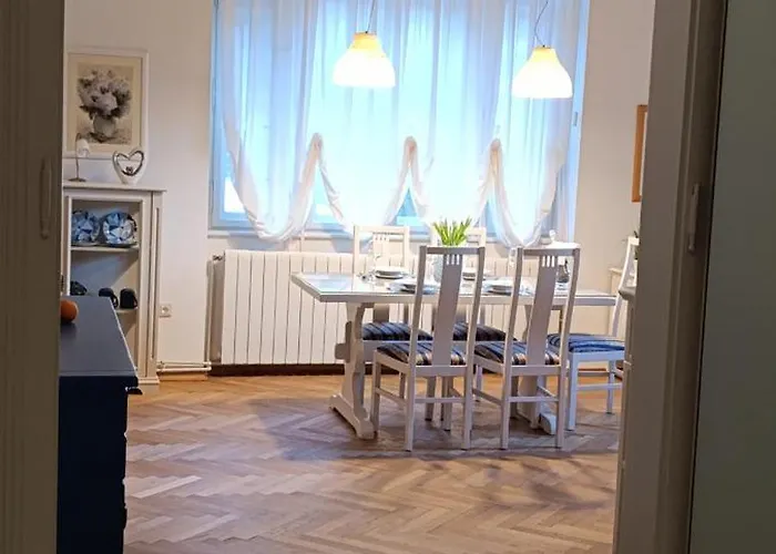 Big Blue S Privatnim Parkingom