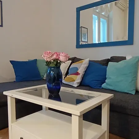 Big Blue S Privatnim Parkingom * Opatija